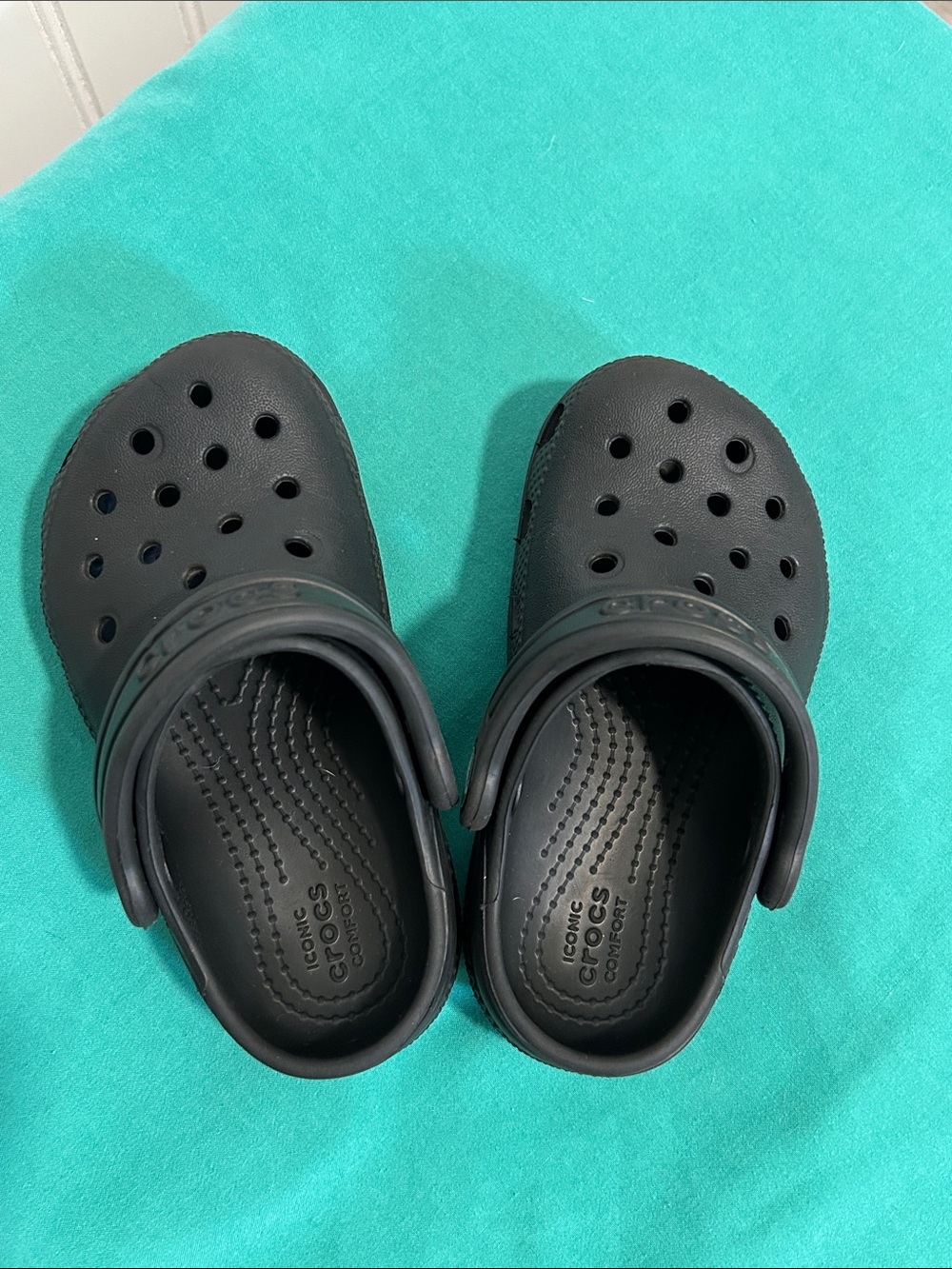 CROCS Kids Clog Sandals - Black - SZ: C8 - Picture 4 of 11